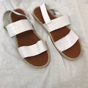 NWOT Dalsom white leather sandals espadrille 10
